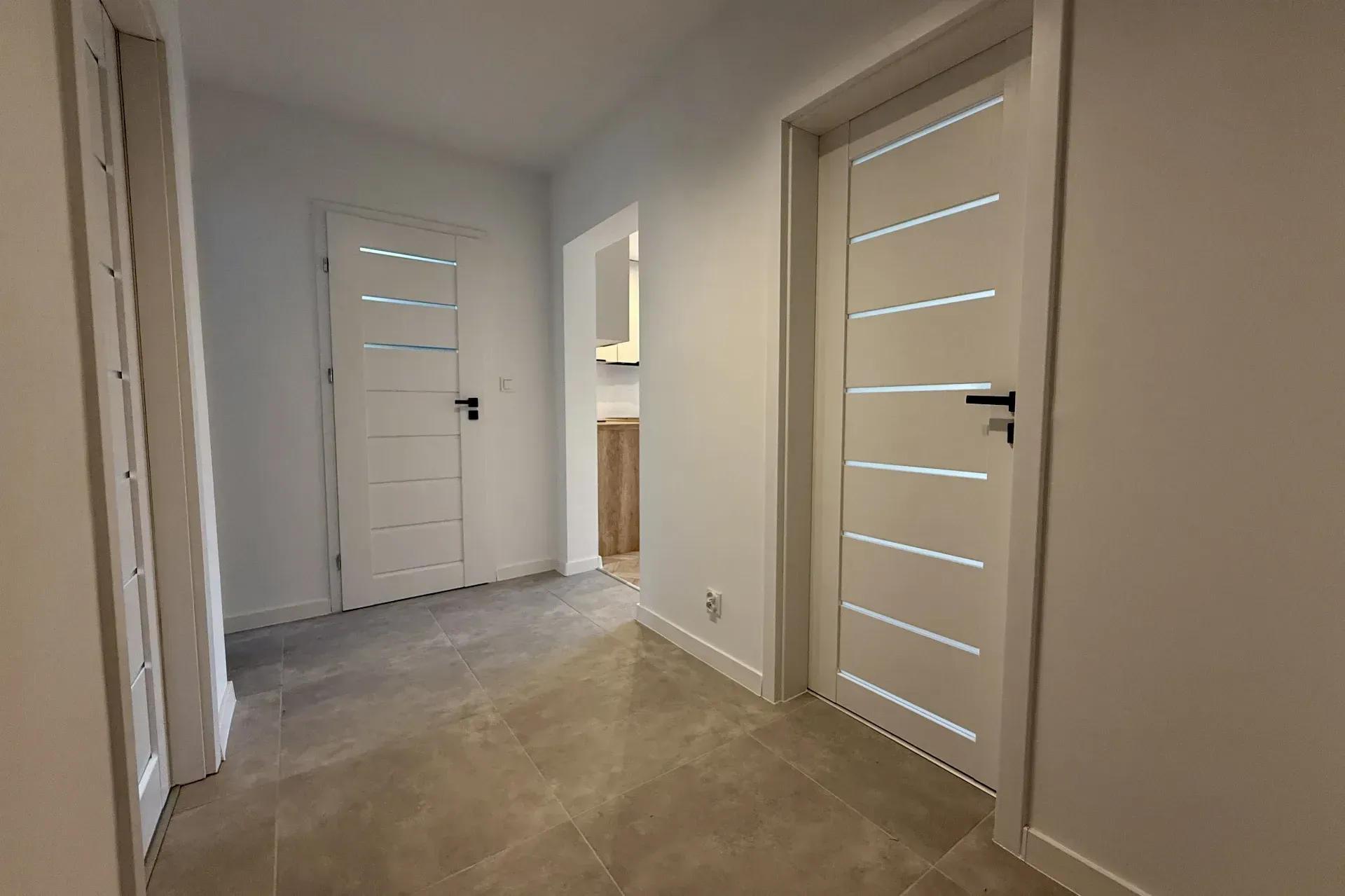 Szombierki - mieszkanie po remoncie - 4 pokoje 12