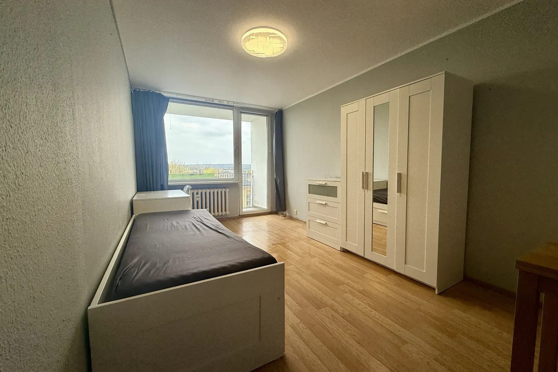 2 Pokoje Balkon CO miejskie do zamieszkania 4