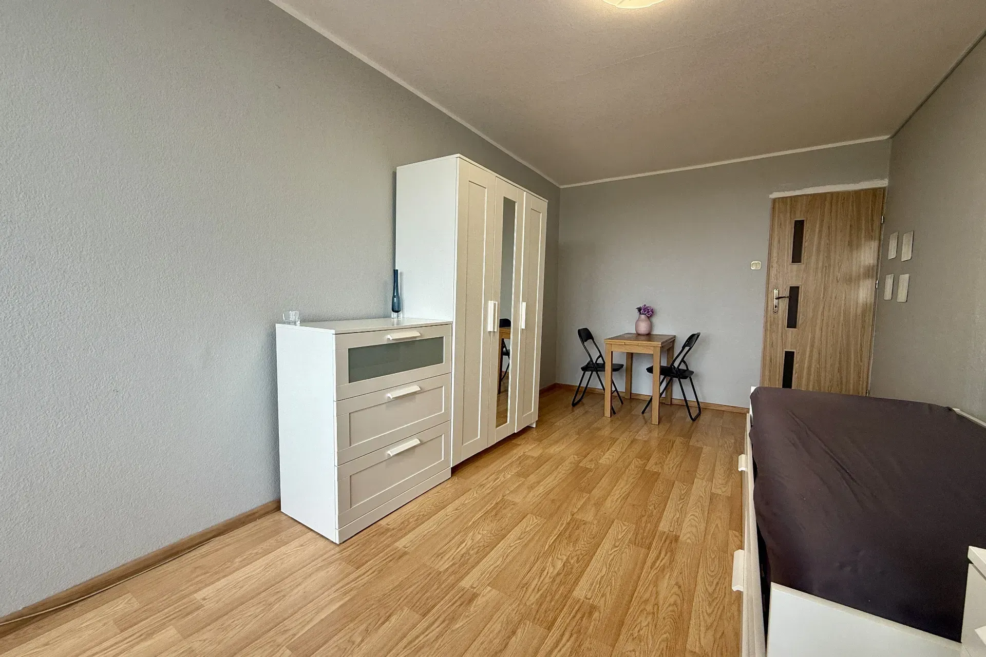 2 Pokoje Balkon CO miejskie do zamieszkania 12