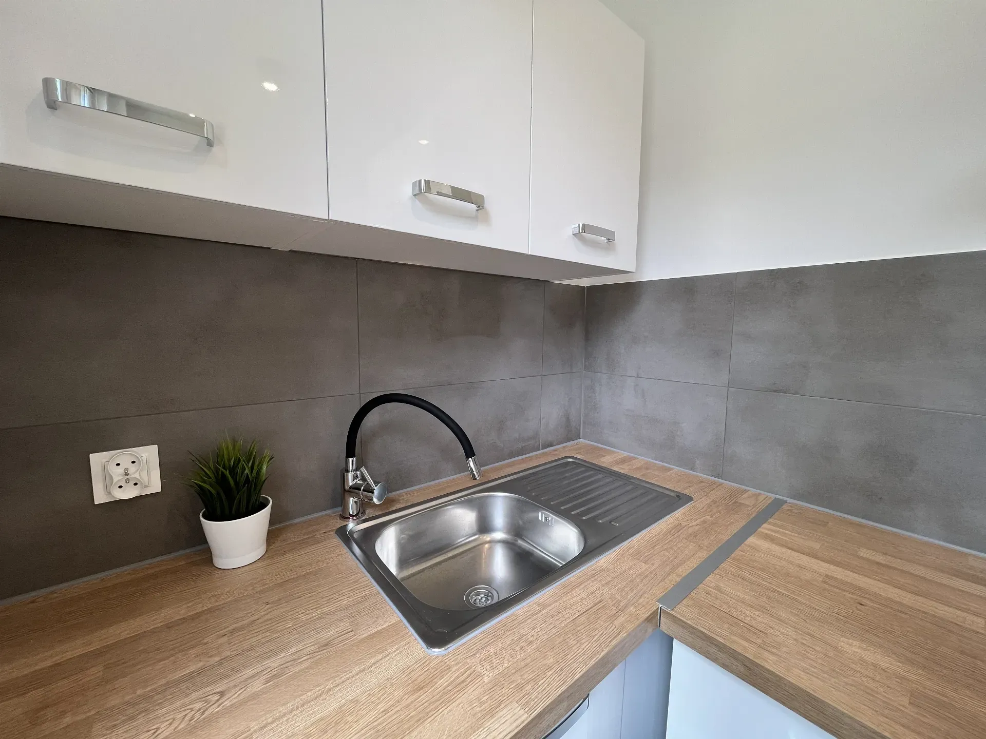 Kawalerka po remoncie w pełni wyposażona 5