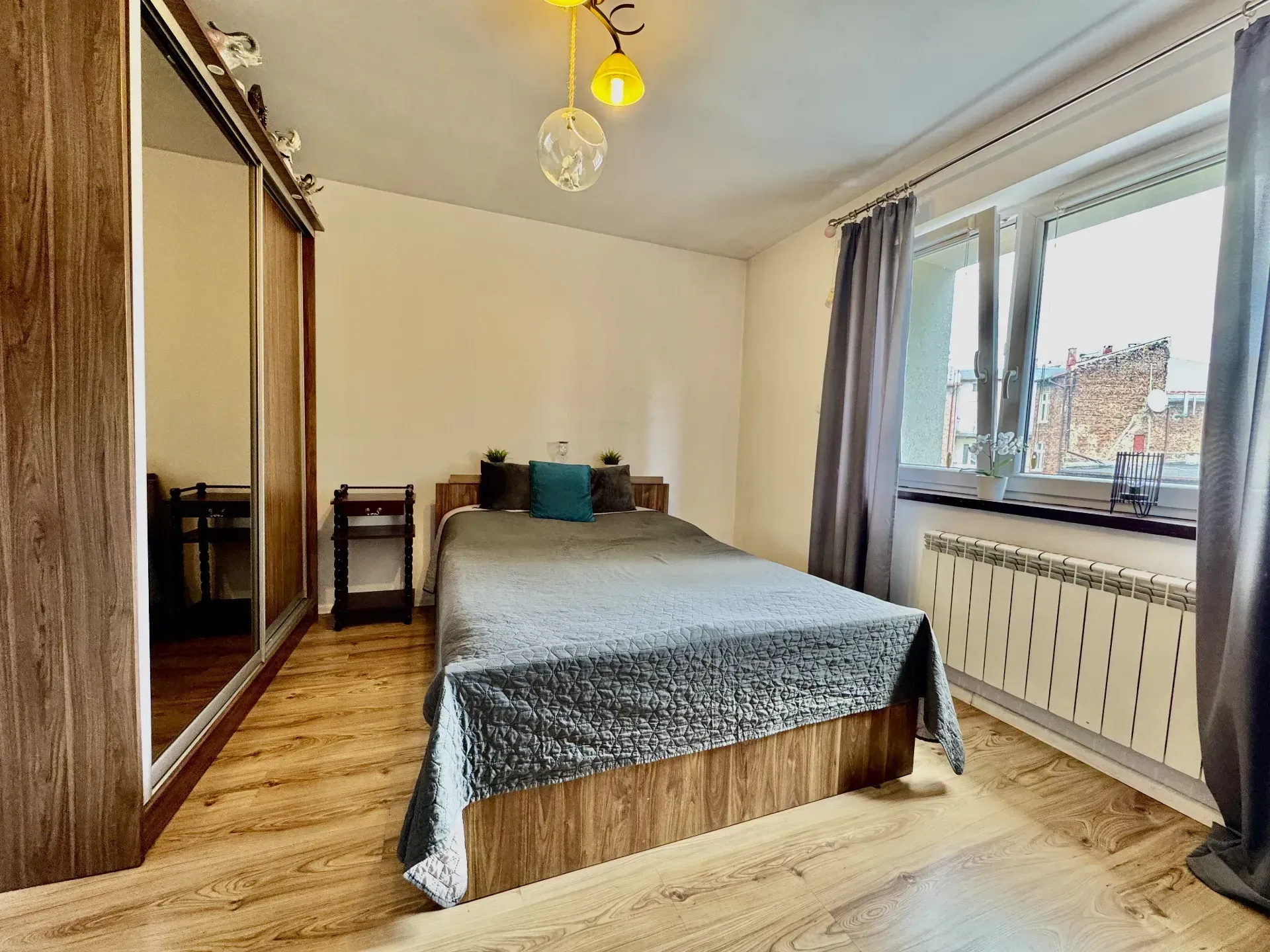 2 pokoje z miejscem parkingowym 11