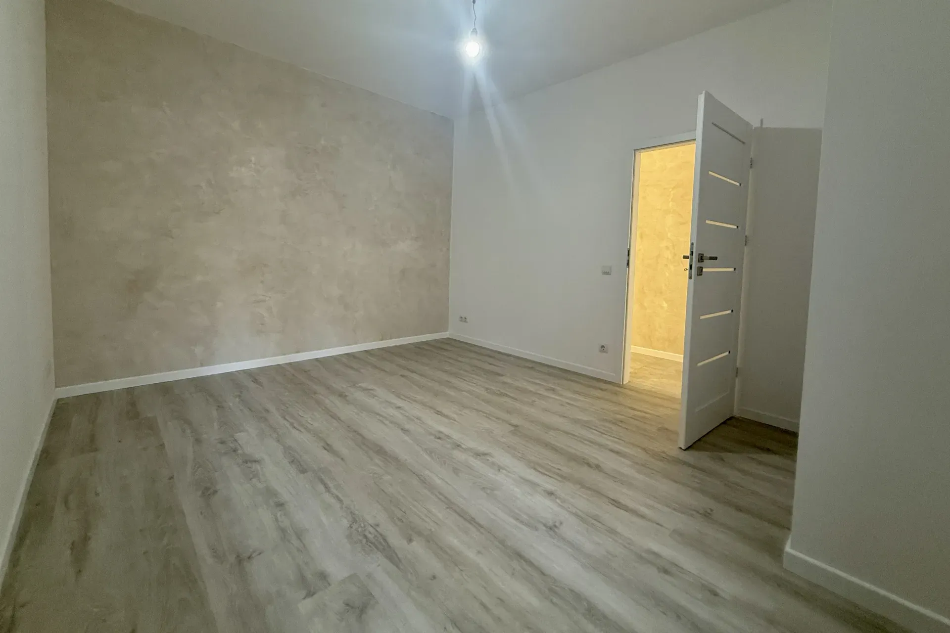 4 pokoje. Remont generalny. Wysoki standard! 16